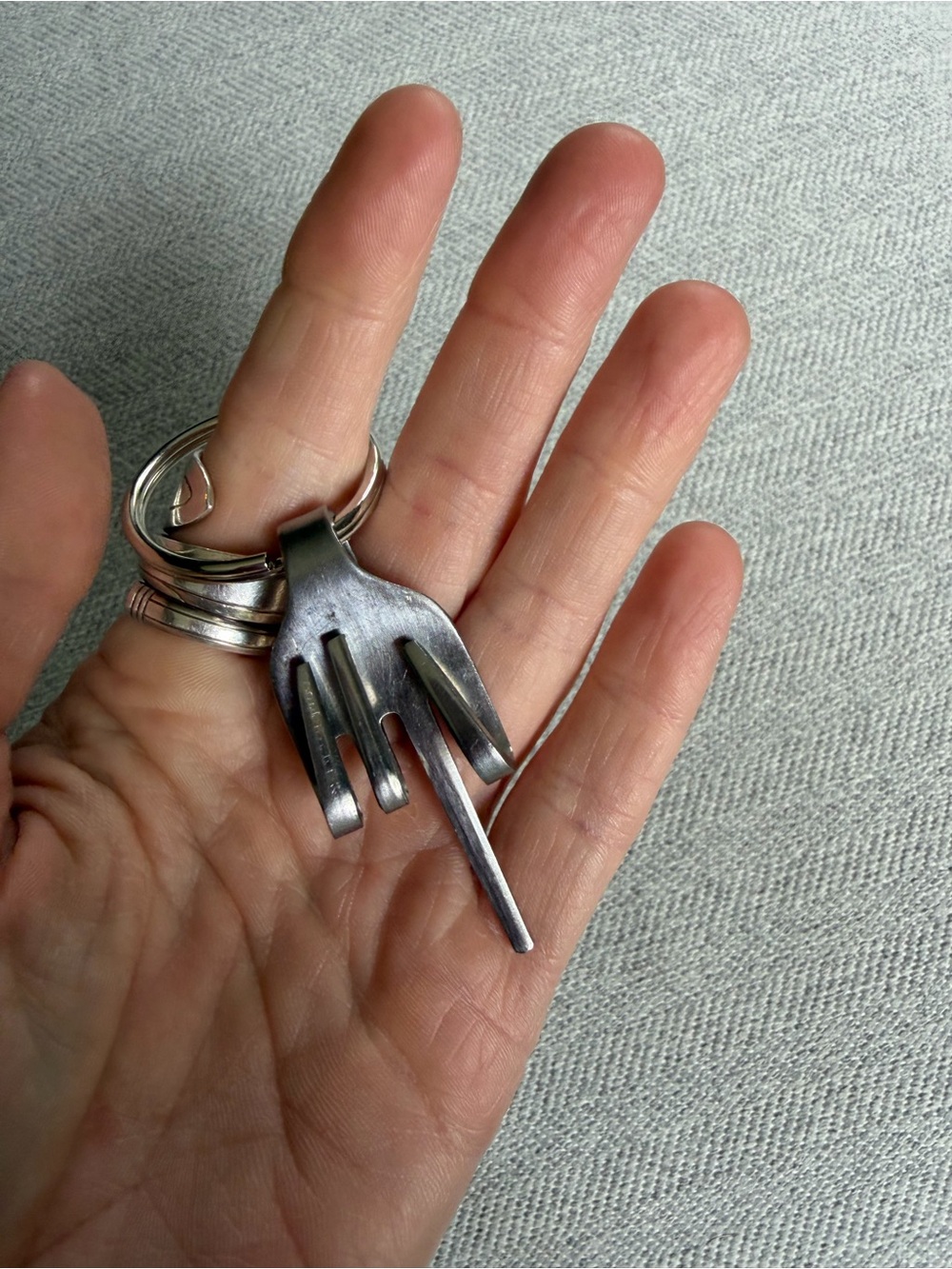 Middle Finger Fork Keychain - Picture 5 of 5